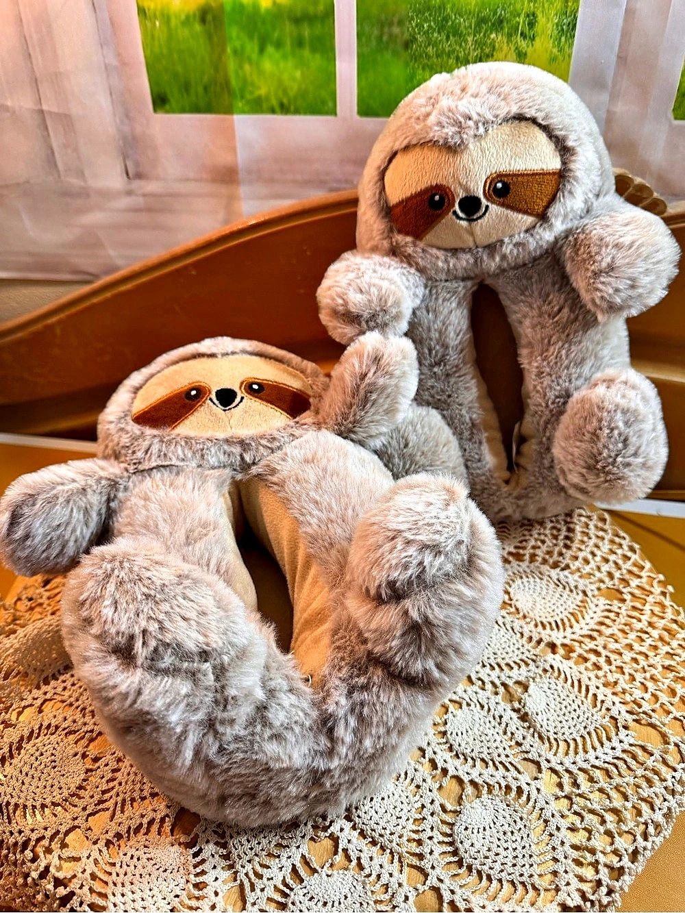 Rainbow Daze Sloth Faux Fur Slippers M7/8
